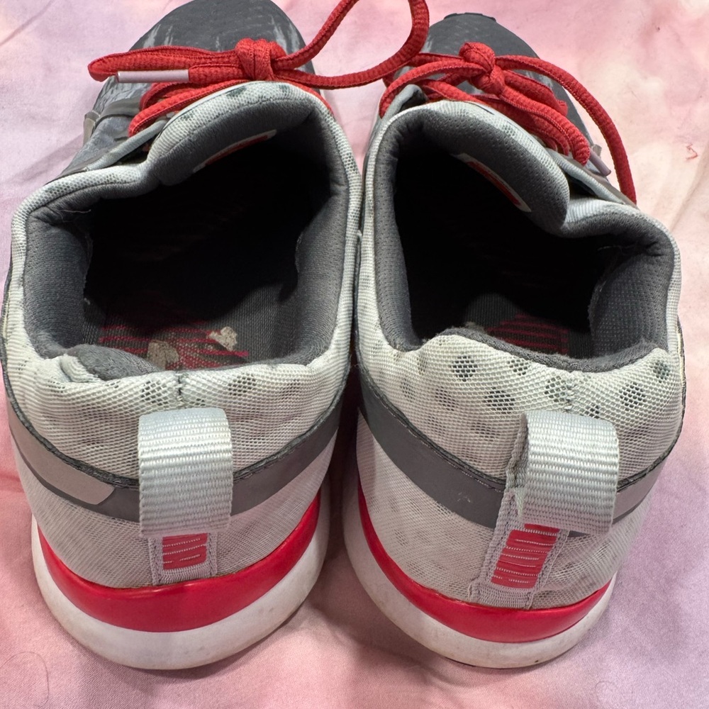 Puma Gray Sneakers with Red Laces - Picture 4 of 9